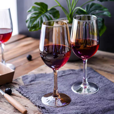 幻彩红酒杯 当光影邂逅琼浆，品味葡萄酒的艺术仪式